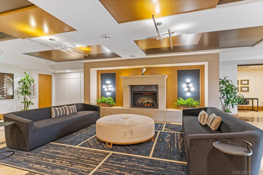700 W E St 2505