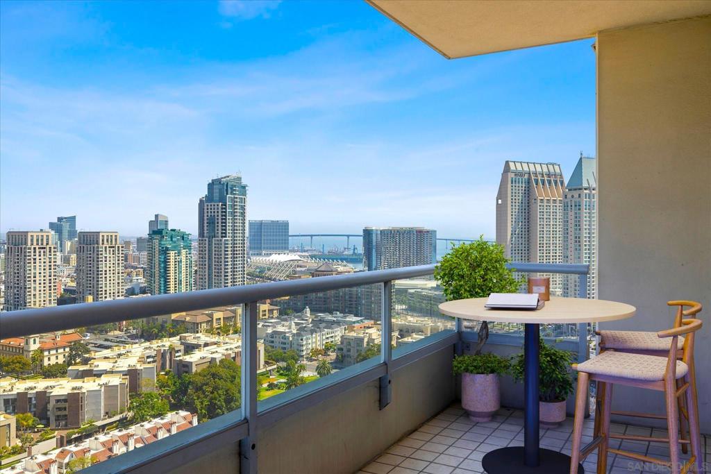 700 W E St 2505