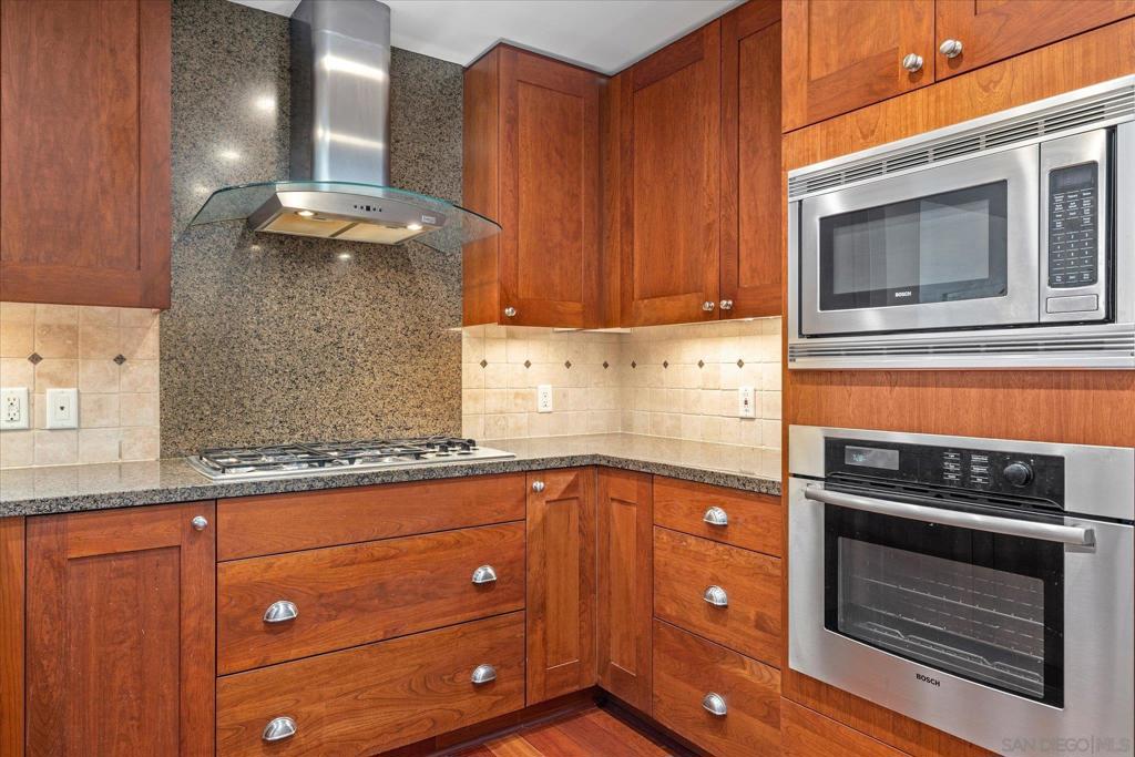 700 W E St 2505