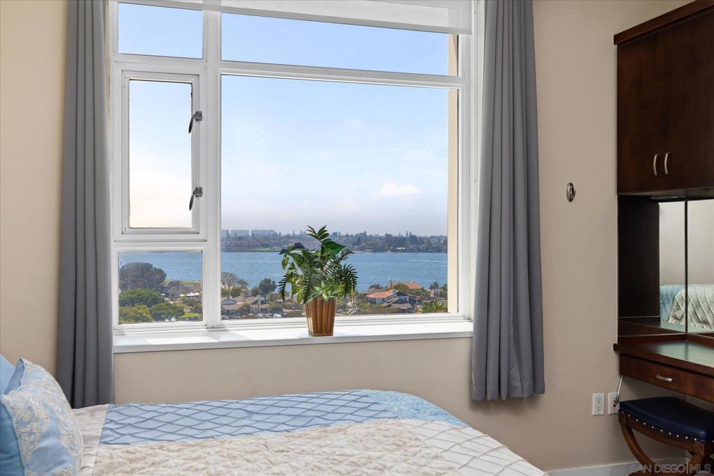 700 W Harbor 1204