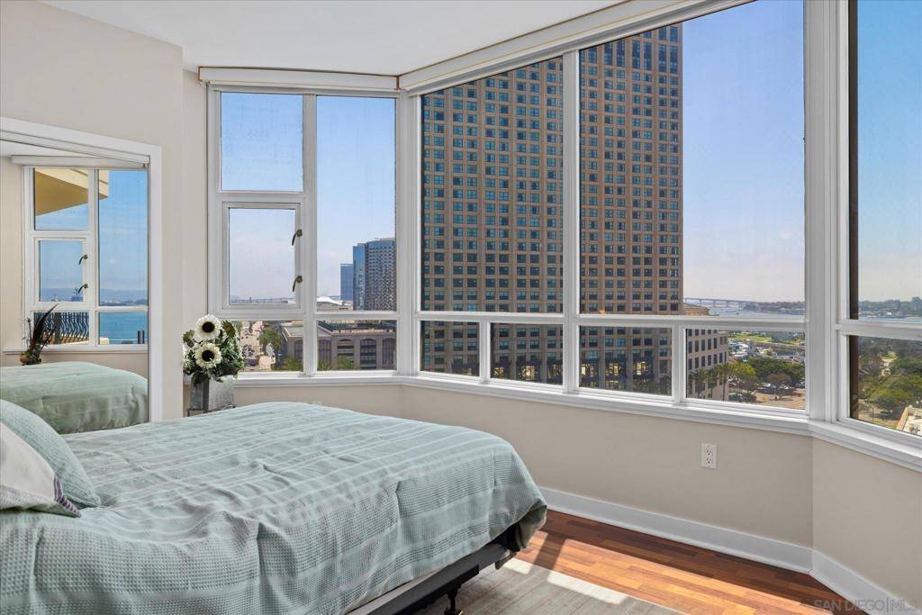 700 W Harbor 1204