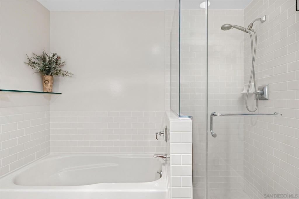 700 W Harbor 1204