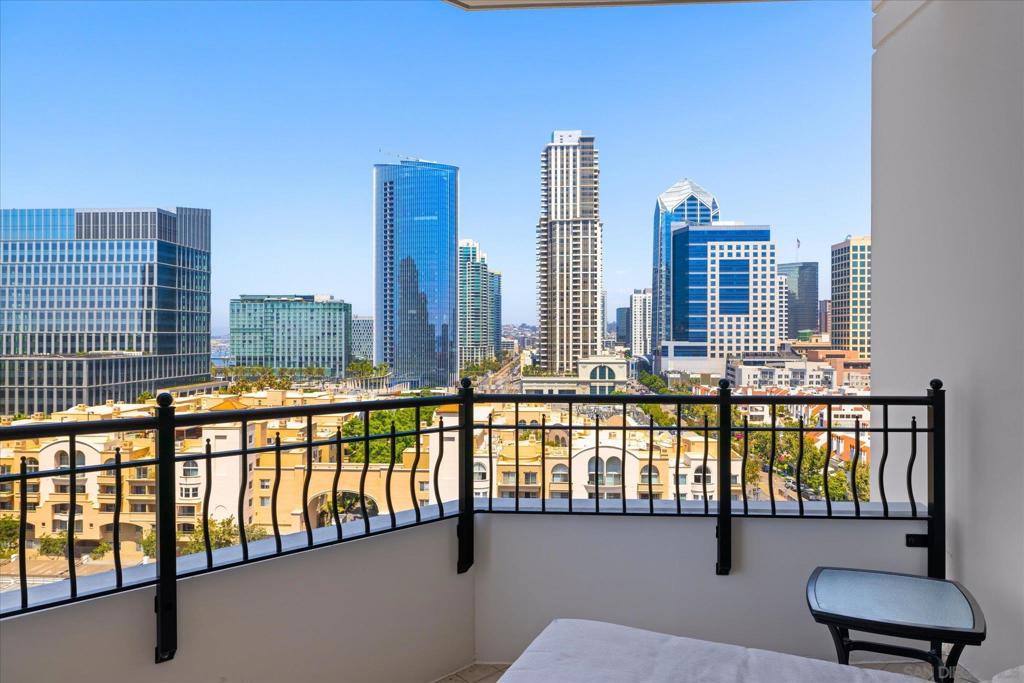 700 W Harbor 1204