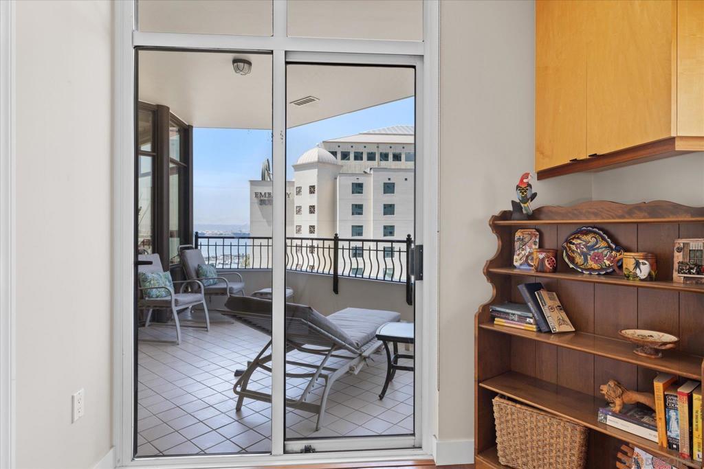 700 W Harbor 1204