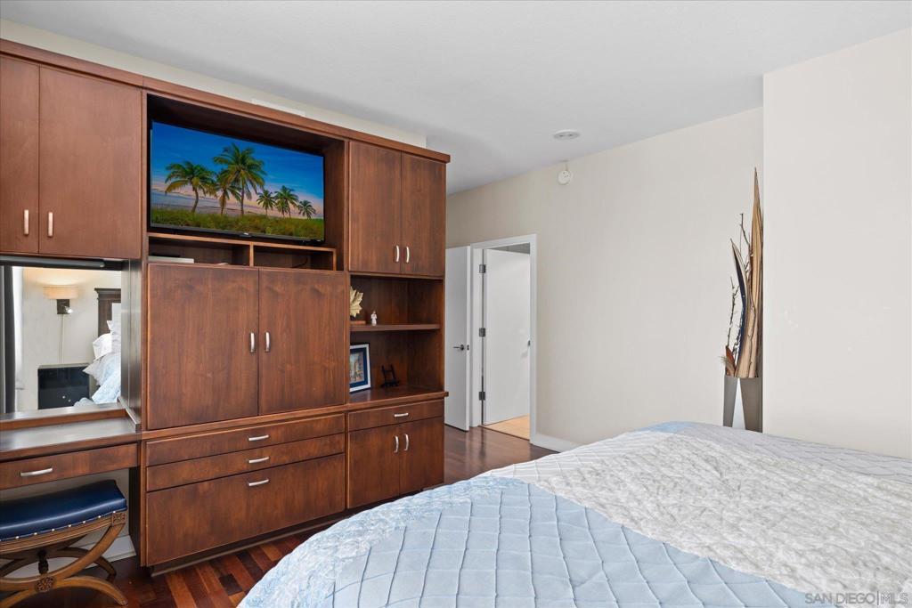 700 W Harbor 1204