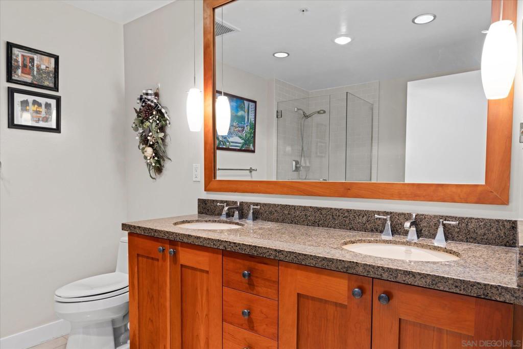700 W Harbor 1204