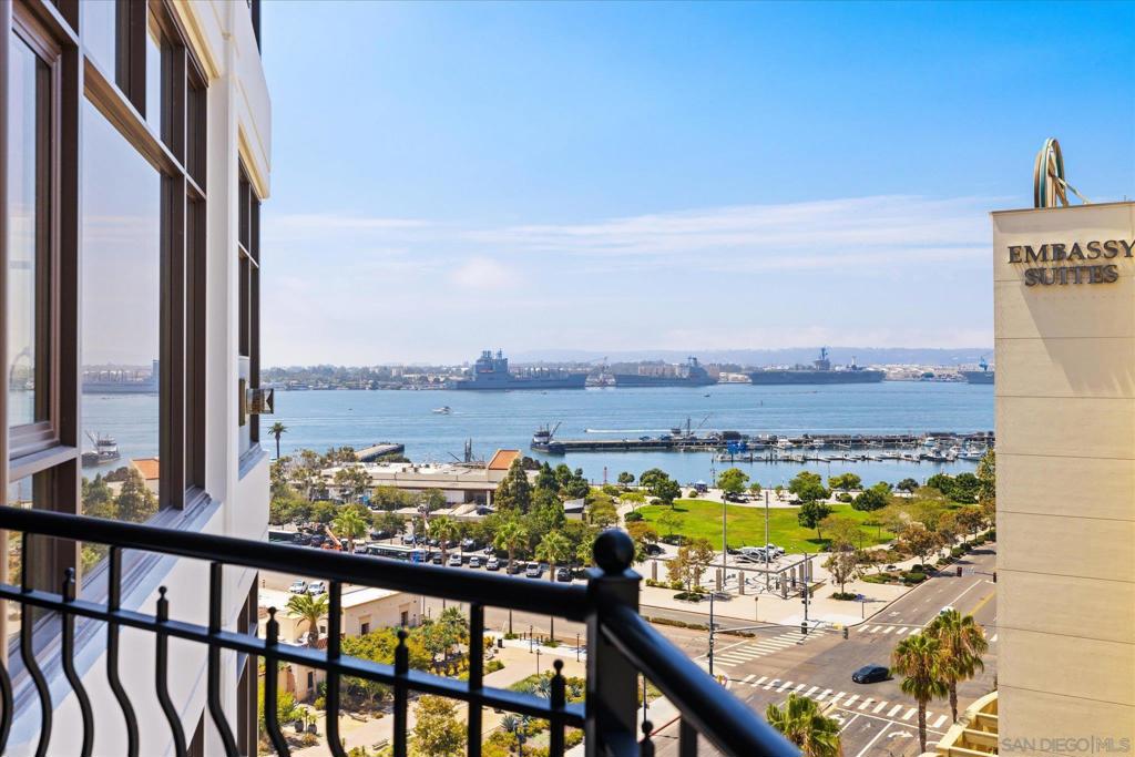 700 W Harbor 1204
