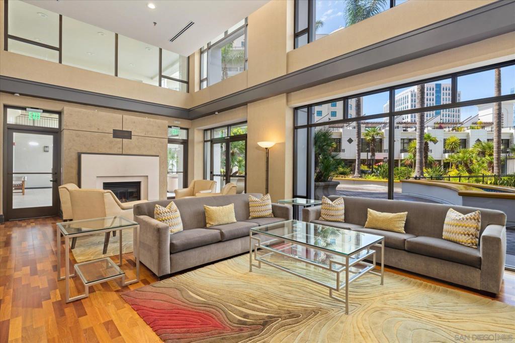 700 W Harbor 1204