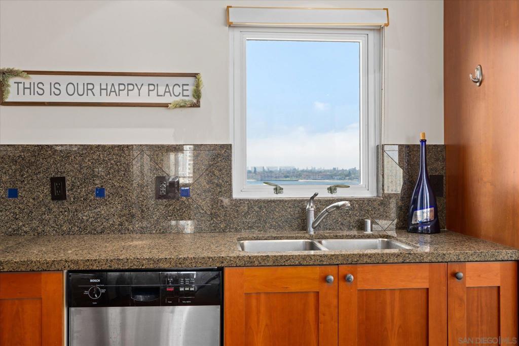 700 W Harbor 1204