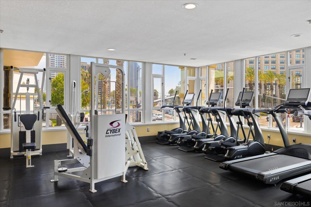 700 W Harbor 1204