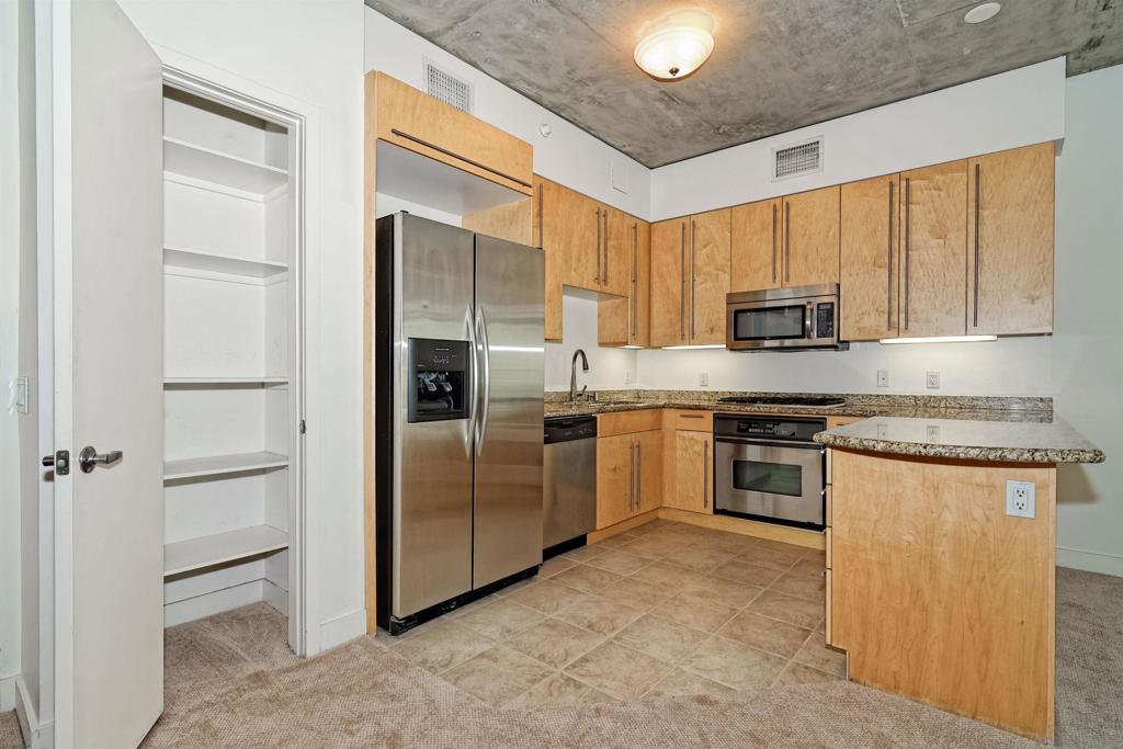 801 Ash St 204