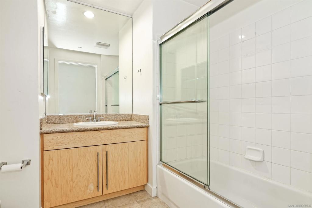 801 Ash St 204