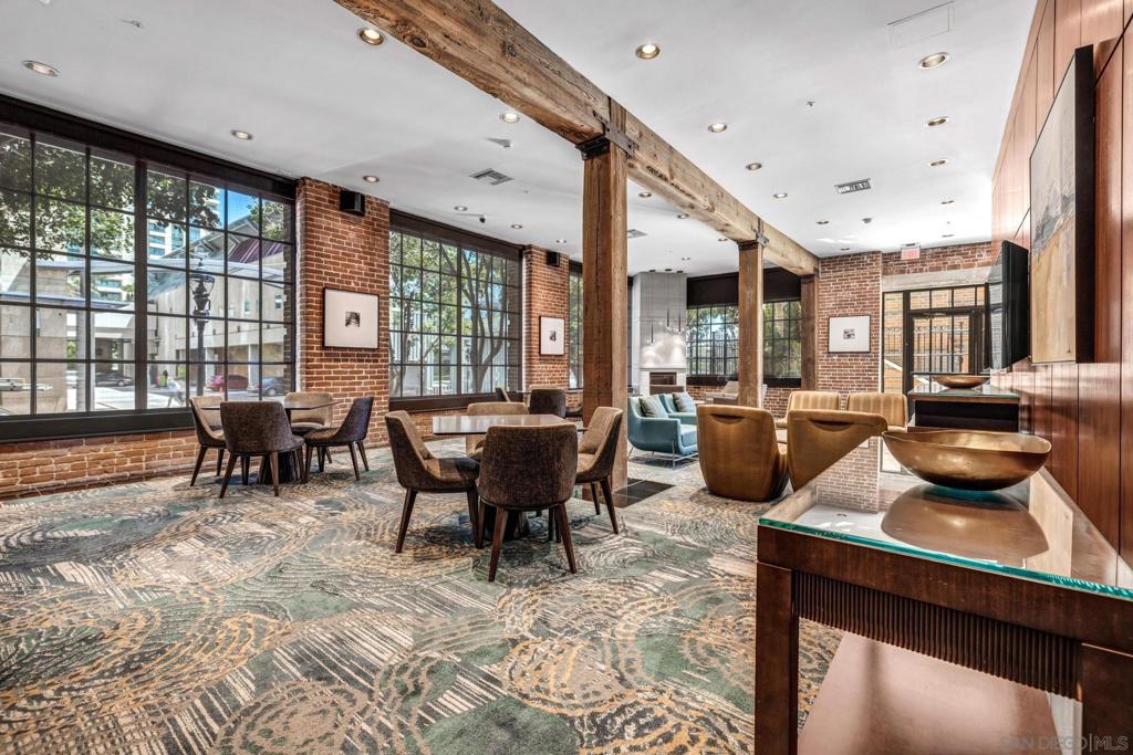 500 W Harbor Drive 1314