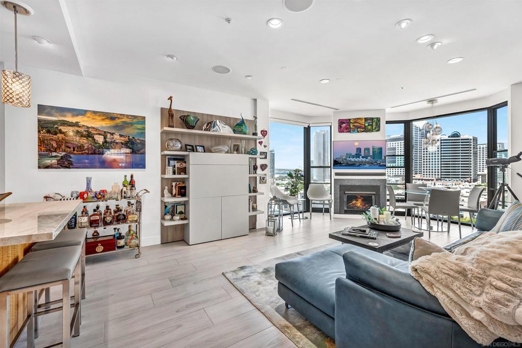 500 W Harbor Drive 1314