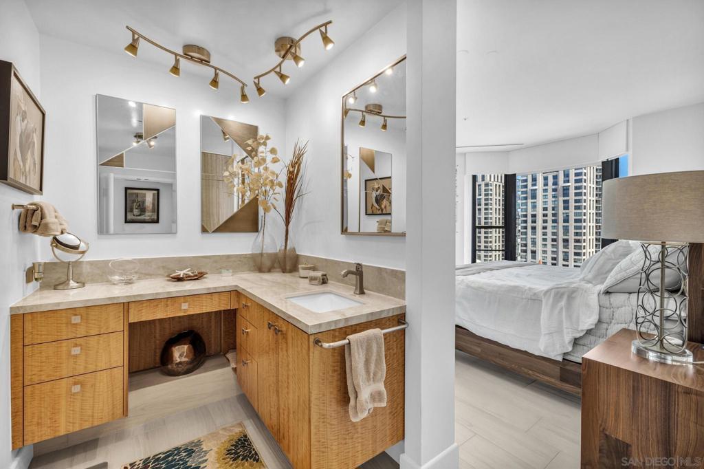 500 W Harbor Drive 1314