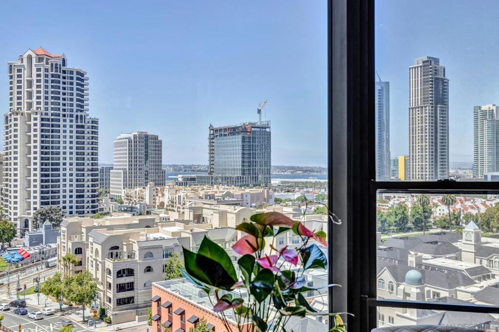 500 W Harbor Drive 1314