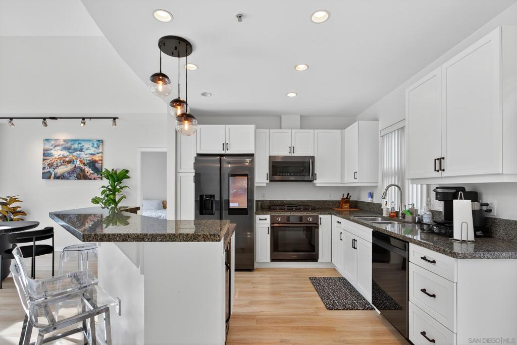 555 Front St 206