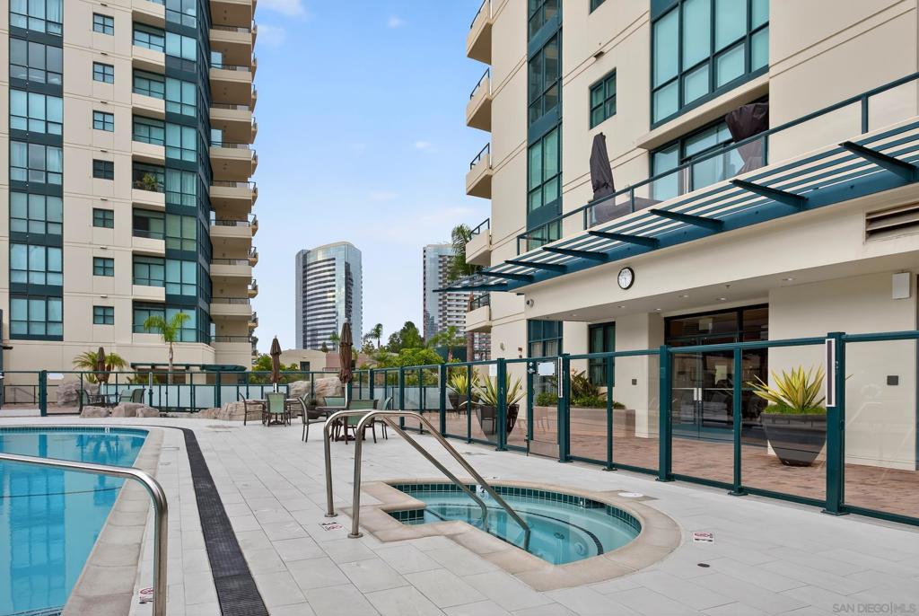 555 Front St 206