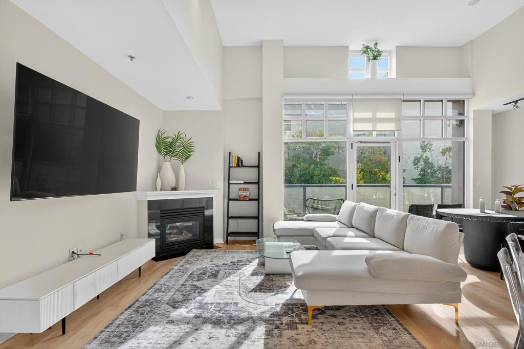 555 Front St 206