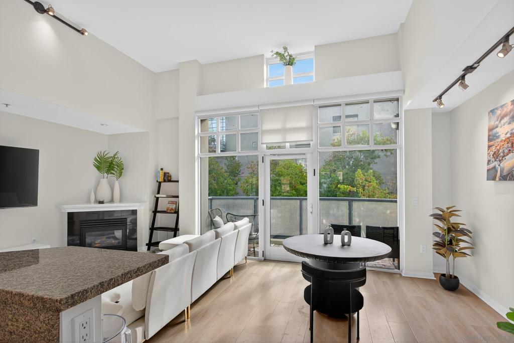 555 Front St 206