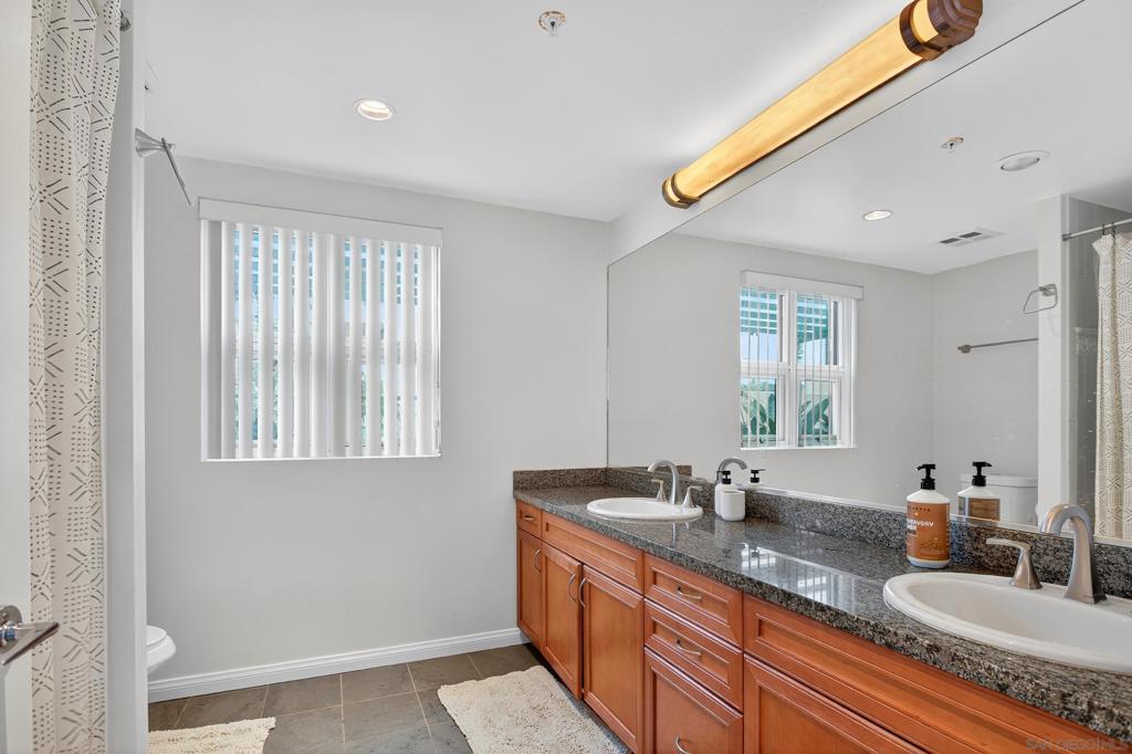 555 Front St 206
