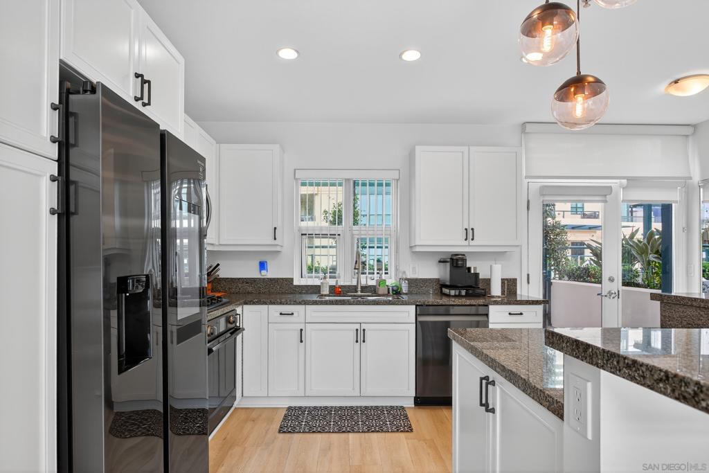 555 Front St 206