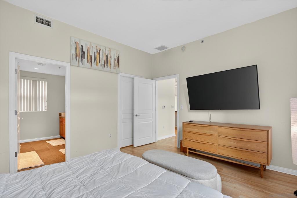 555 Front St 206