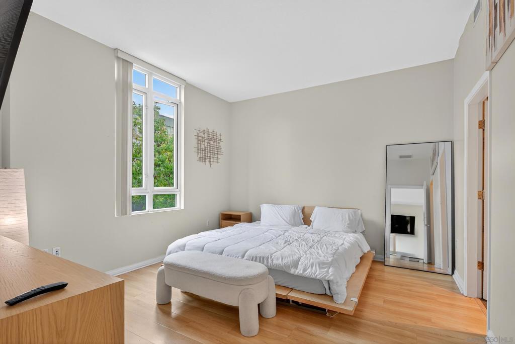 555 Front St 206
