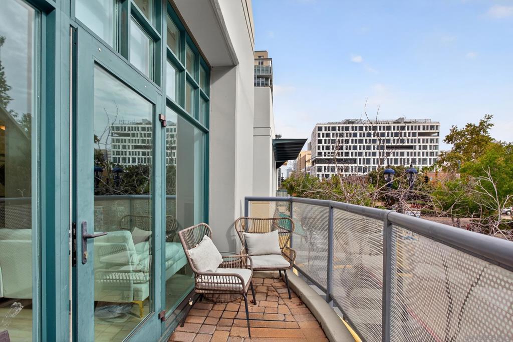 555 Front St 206