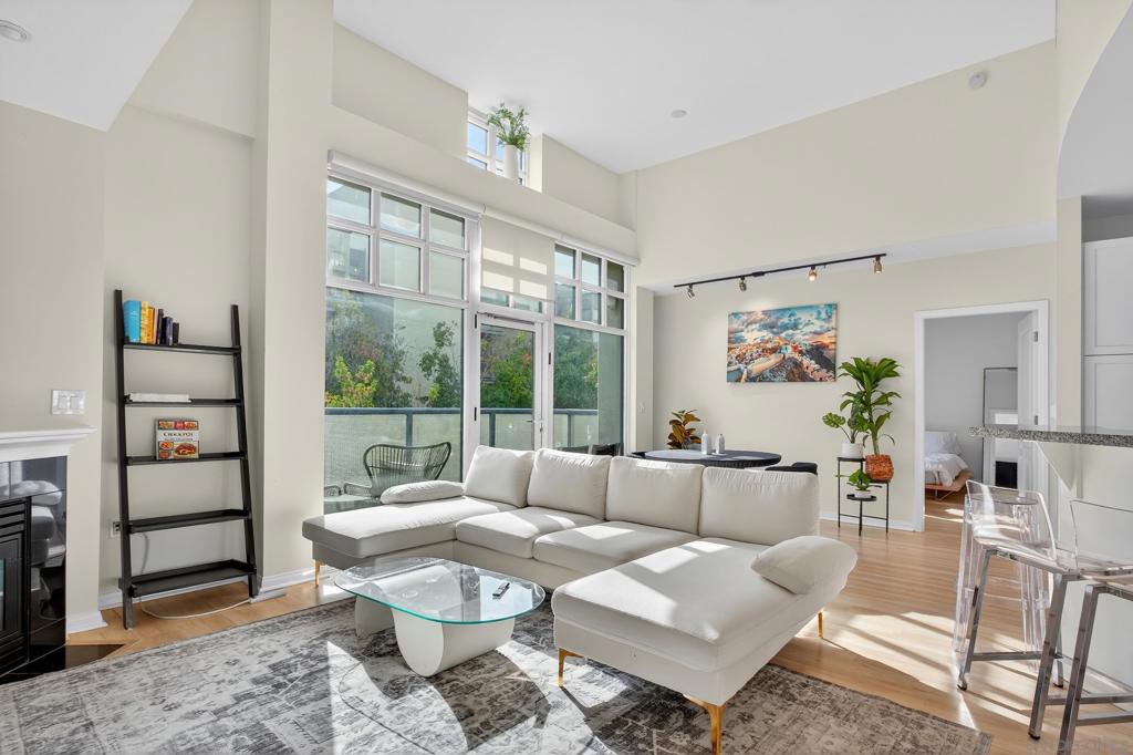 555 Front St 206