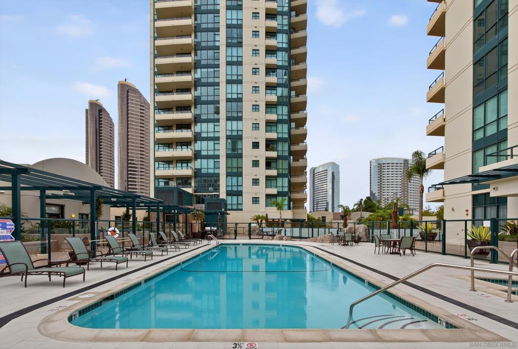 555 Front St 206