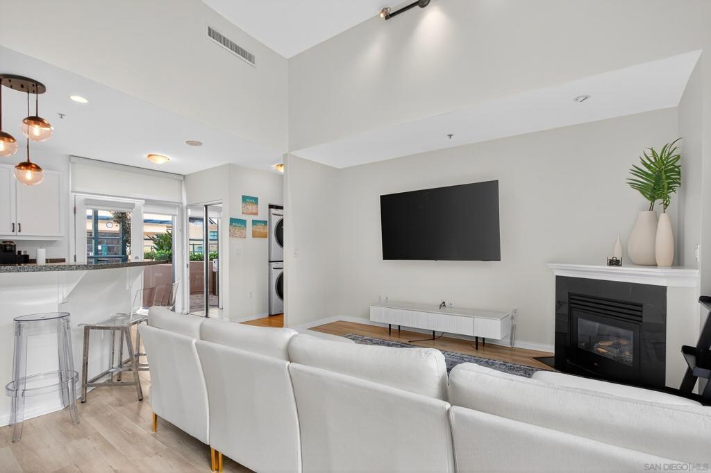 555 Front St 206