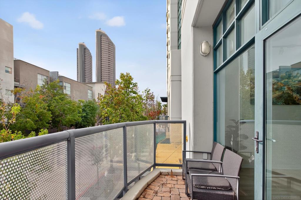 555 Front St 206