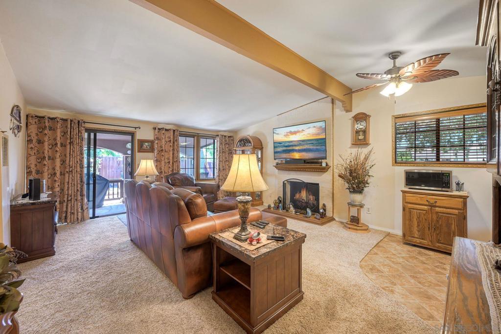 8805 Laddie Ln