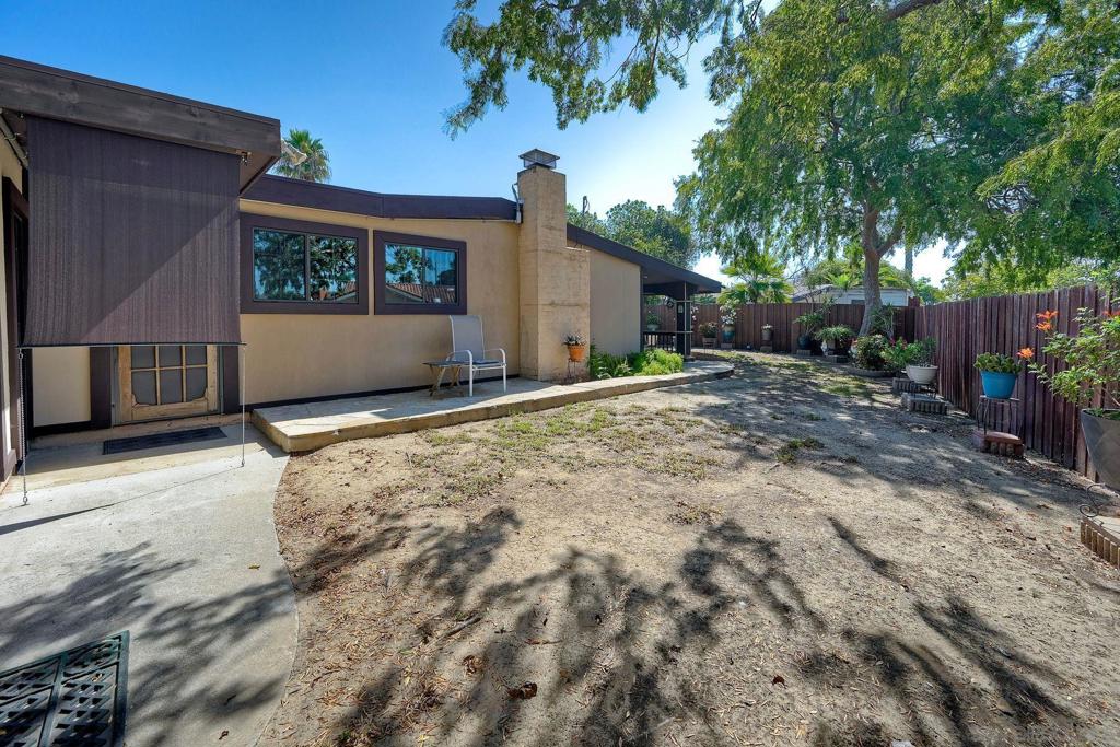 8805 Laddie Ln