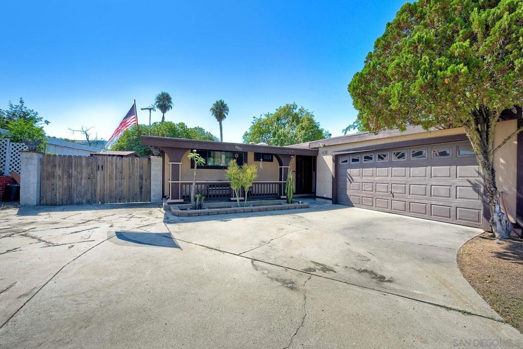 8805 Laddie Ln