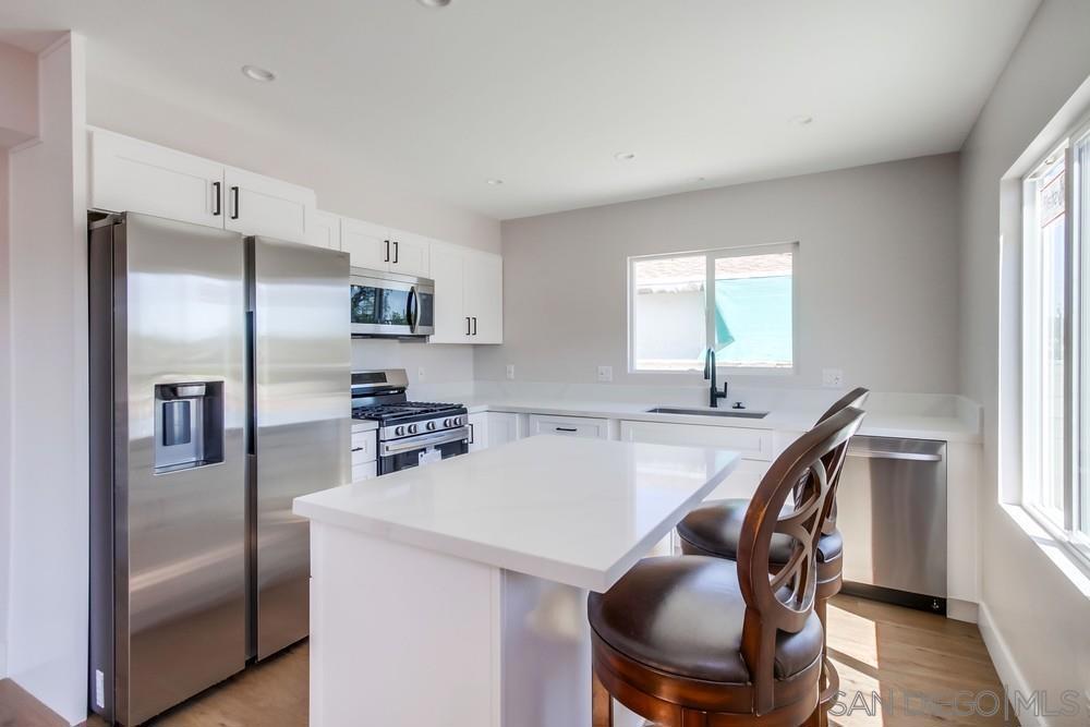 752 W 9th Avenue