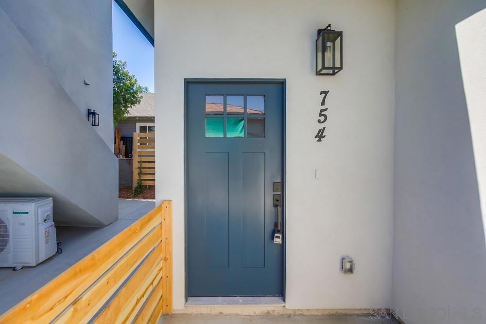 752 W 9th Avenue