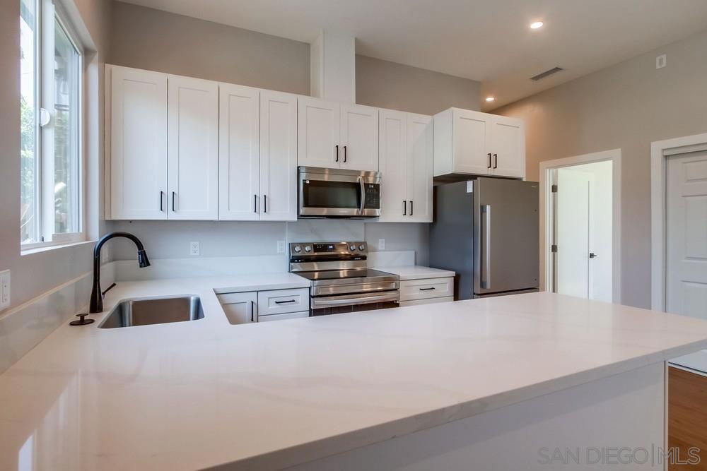 752 W 9th Avenue