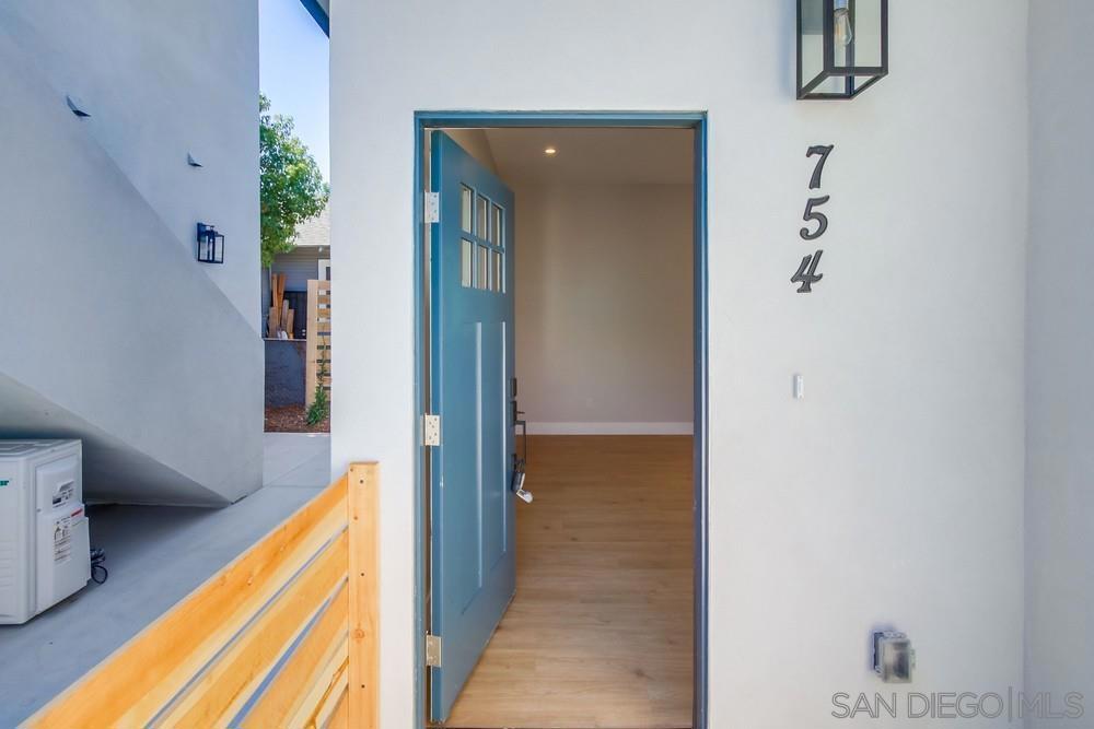 752 W 9th Avenue