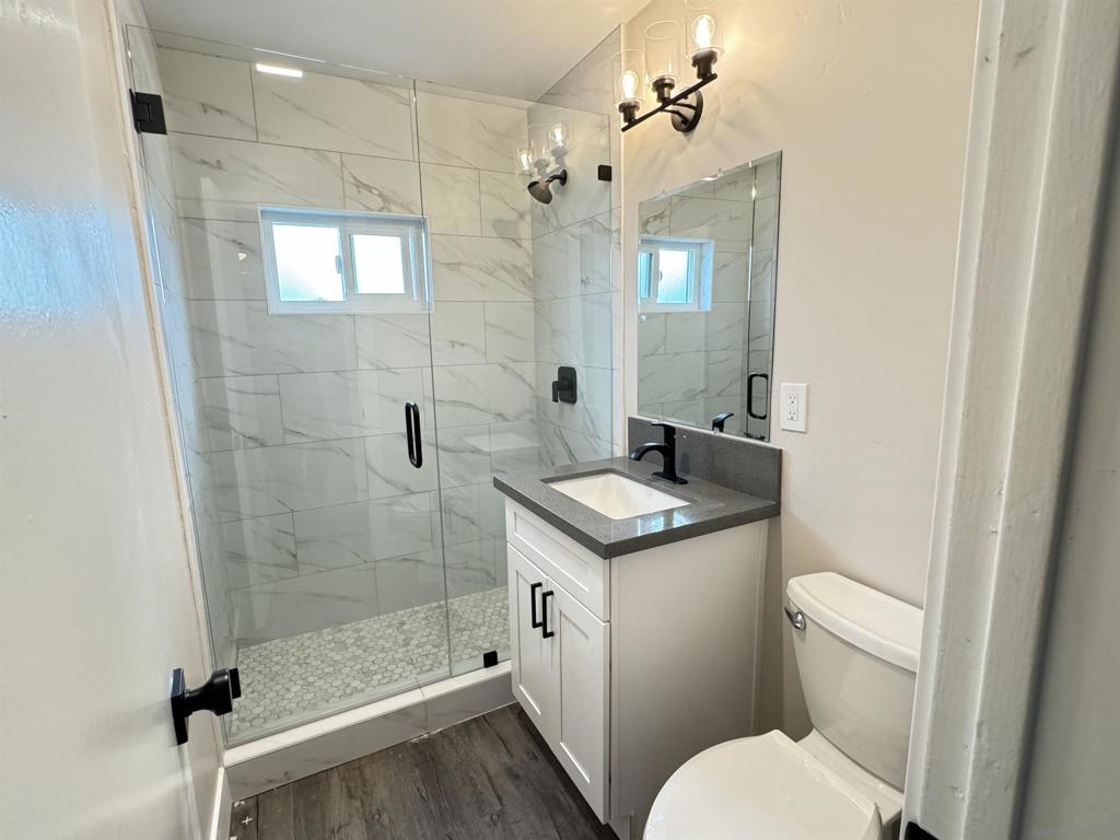 752 W 9th Avenue
