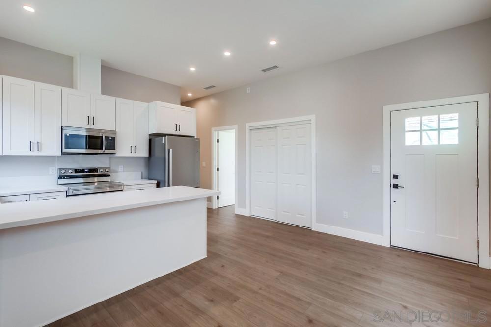 752 W 9th Avenue