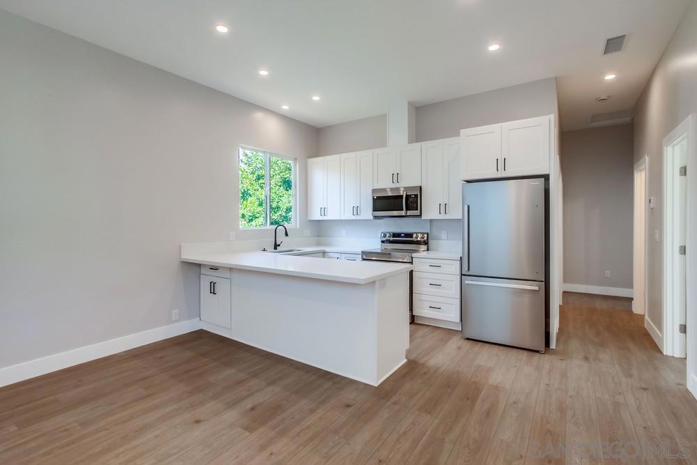 752 W 9th Avenue