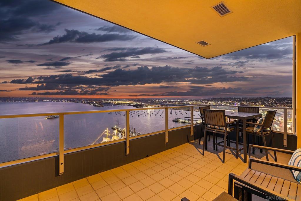 1325 Pacific Hwy 3301