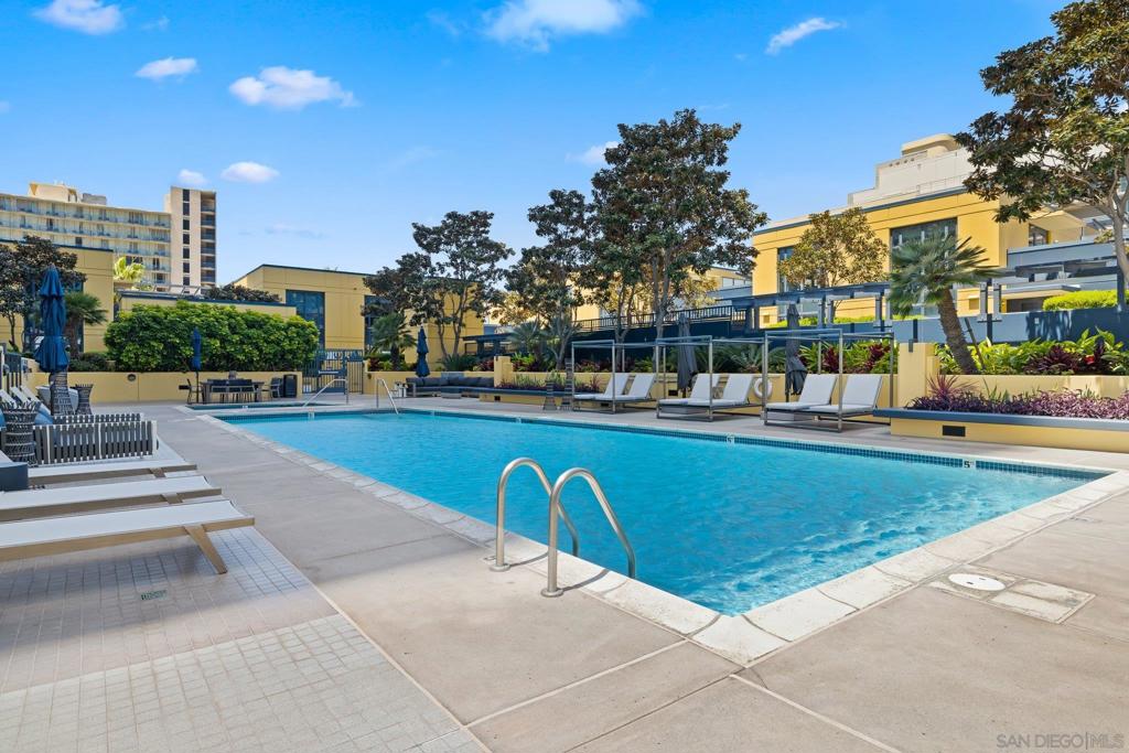 1325 Pacific Hwy 3301