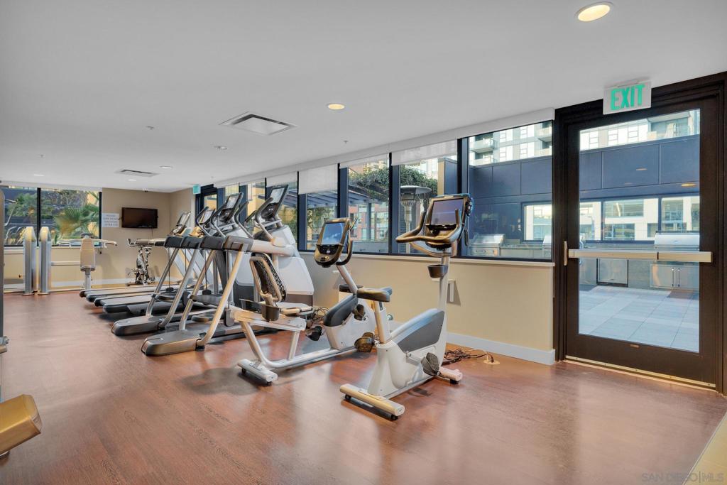 1325 Pacific Hwy 3301