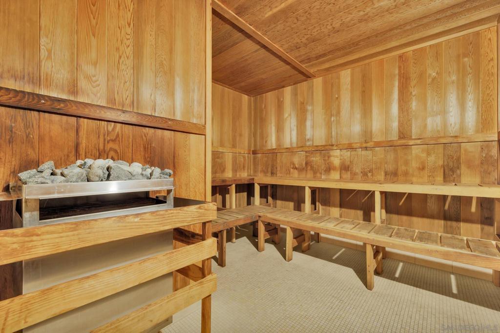 1325 Pacific Hwy 3301