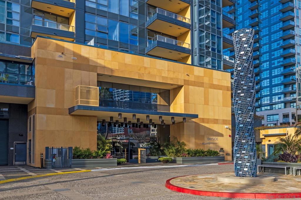 1325 Pacific Hwy 3301