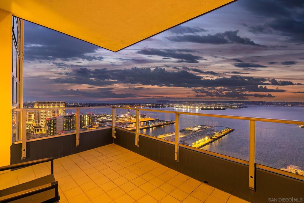 1325 Pacific Hwy 3301