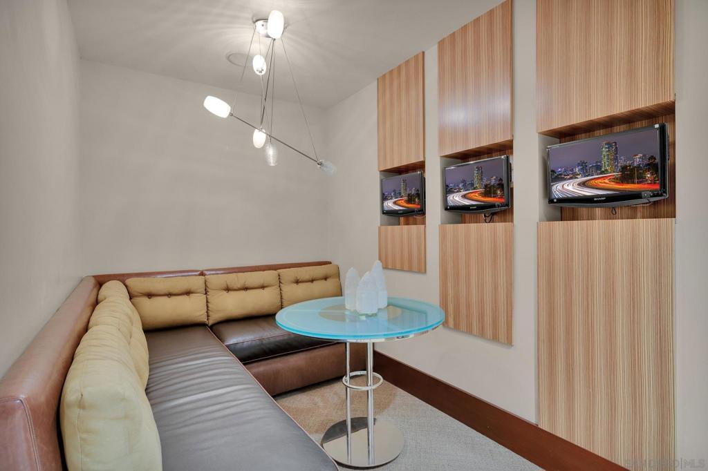 1325 Pacific Hwy 3301